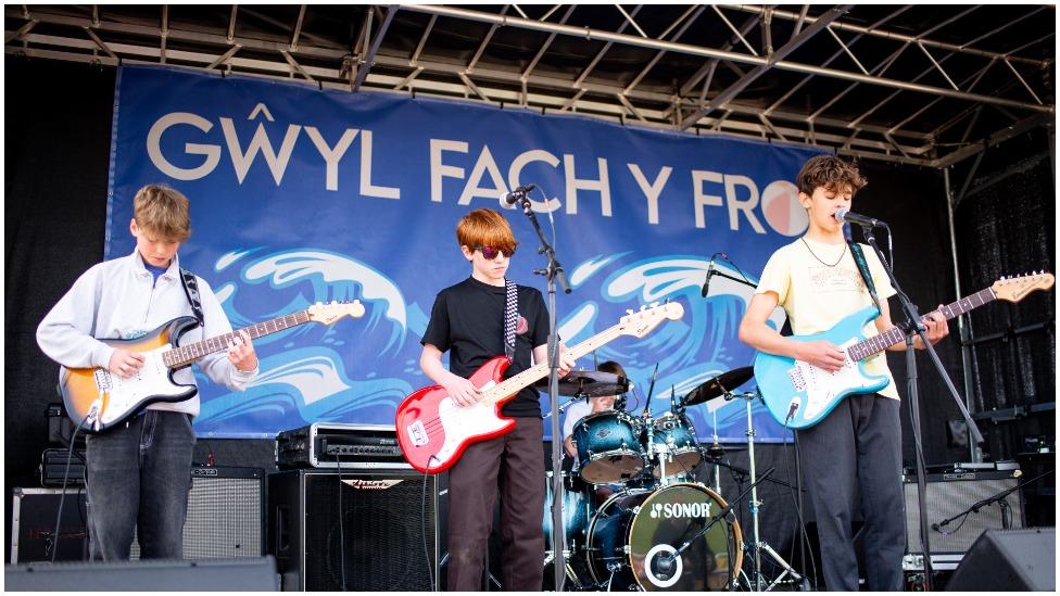 Band Ifanc 'Dagrau Tân' o Ysgol Bro Morgannwg