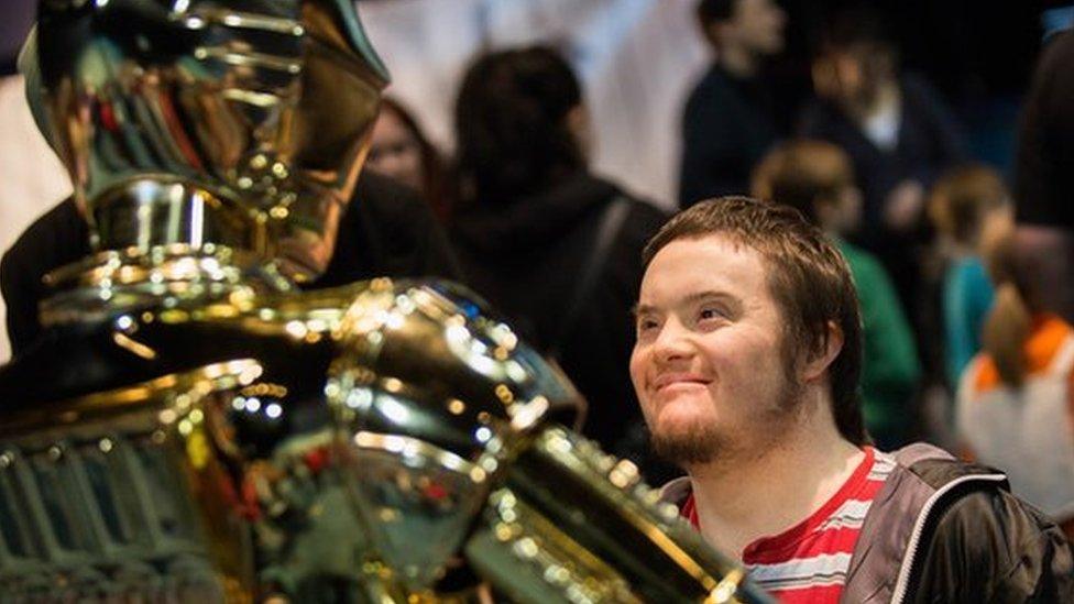 Adam Torrens meets C-3PO at a sci-fi conference