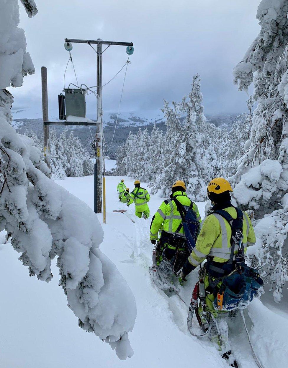 Braemar MRT assisting engineers