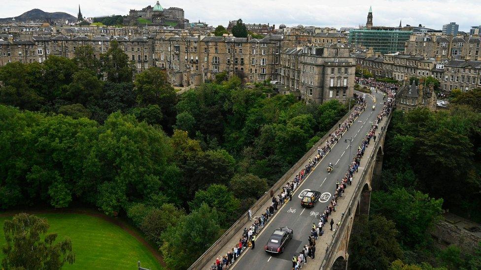 The Queen's cortege arrives in Edinburgh