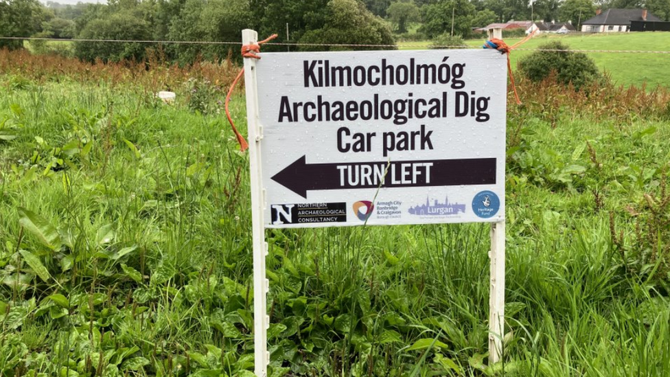 Sign for Kilmocholmóg archaeological dig car park