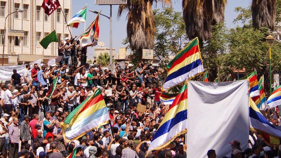 People take part in an anti-government protest in Suweida (1 September 2023)