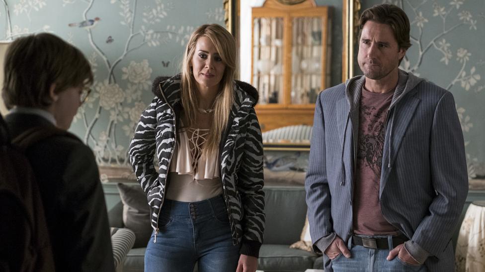 Sarah Paulson and Luke Wilson in The Goldfinch