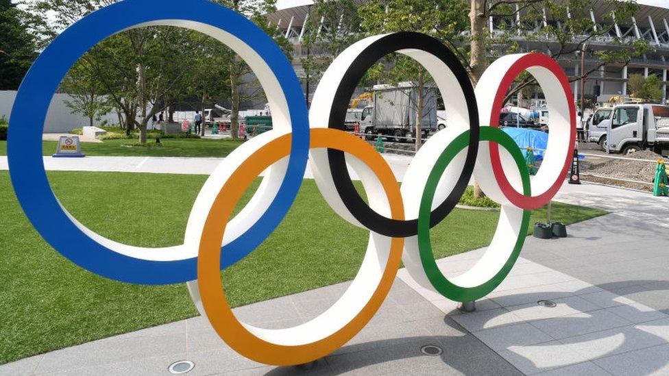 Olympic-rings-in-front-of-stadium.