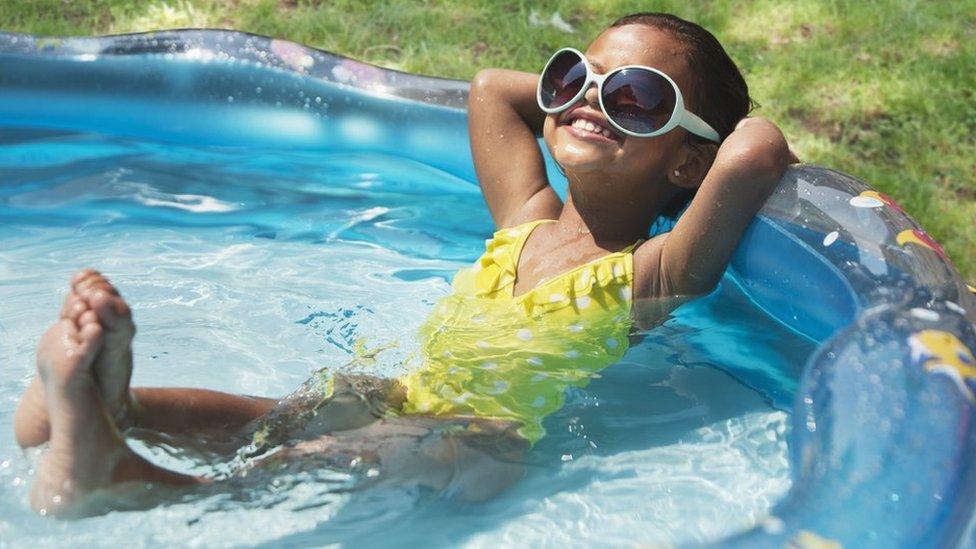 girl-in-paddling-pool.