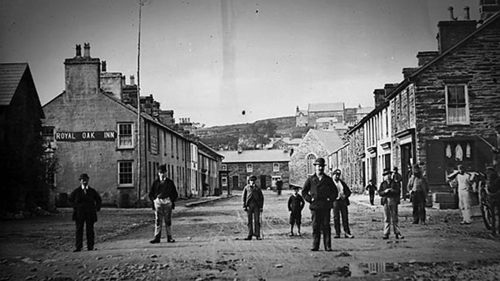 Penrhyndeudraeth neu 'Cockle Town'