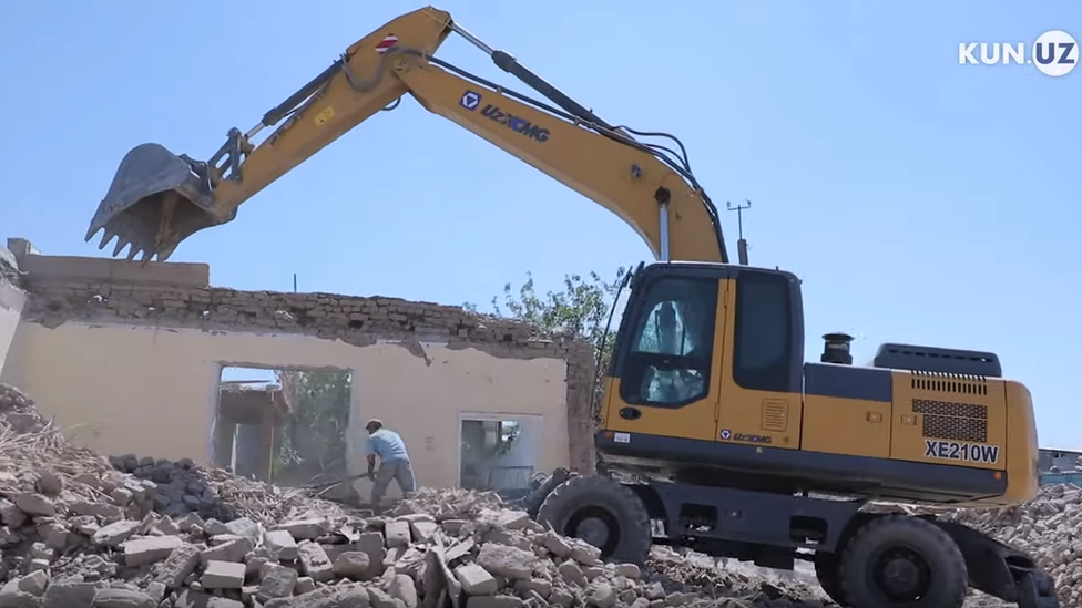 House being demolished in Urgench, Uzbekistan