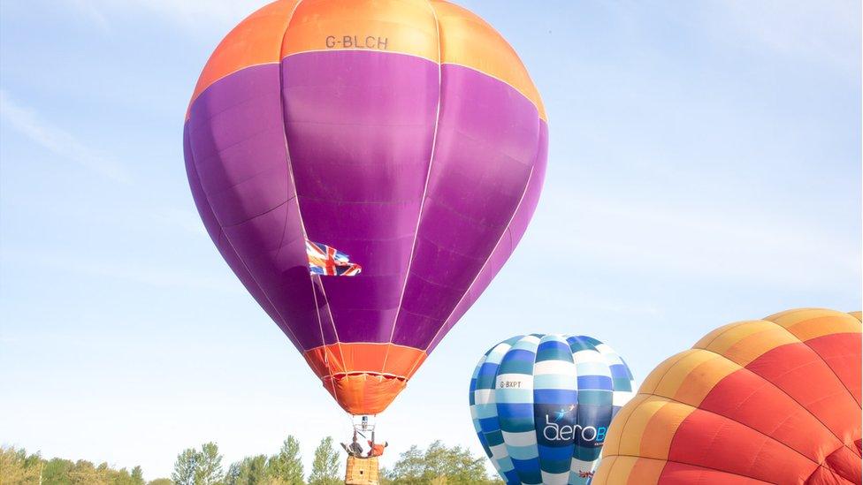 Balloons take to the skies on Saturday