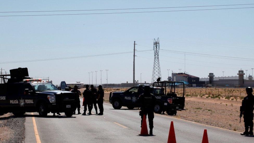 Federal police officers stand guard near a prison in Ciudad Juarez where Mexican drug boss Joaquin "Chapo" Guzman has been moved from his jail in central Mexico May 7, 2016. REUTERS