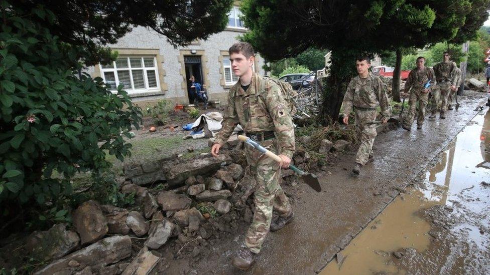 Soldiers from 2 Yorks arriving in