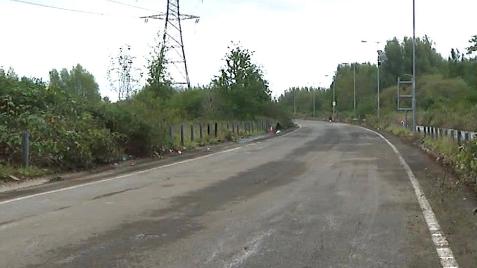 carriageway cleared of rubbish