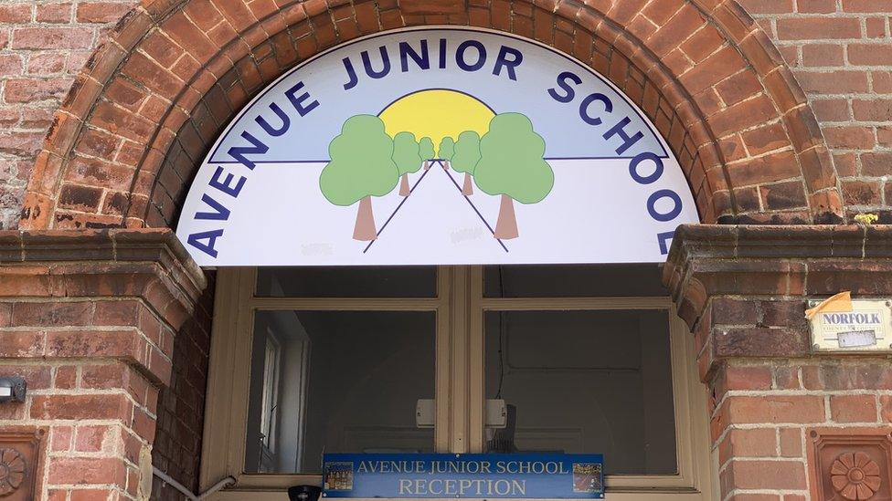 Avenue Junior School sign