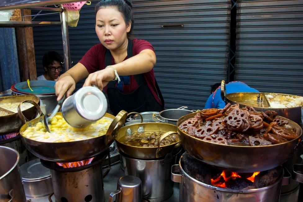 Picture of a Thai street hawker in Bangkok