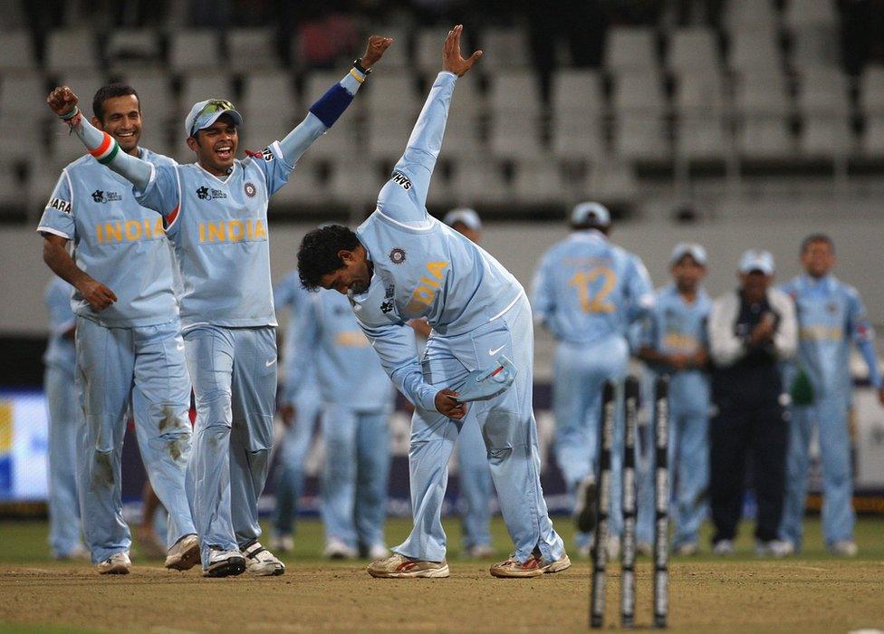 Robin Uthappa of India takes a bow after hitting the stumps in a bowl off eventually won by India after the match was tied at the end of both teams innings during the ICC Twenty20 Cricket World Championship match between India and Pakistan at Kingsmead on September 14, 2007 in Durban, South Africa.