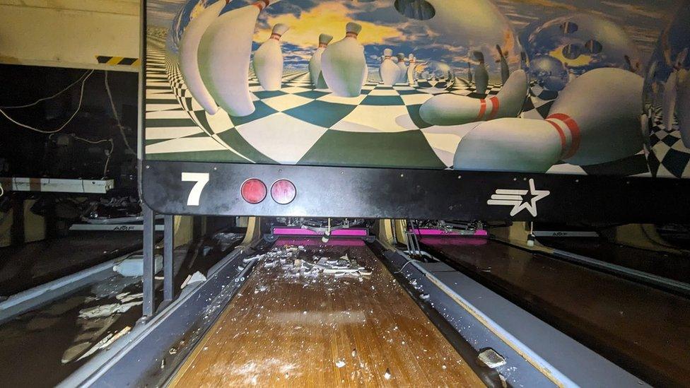 Bowling lane with cracked plaster and dust