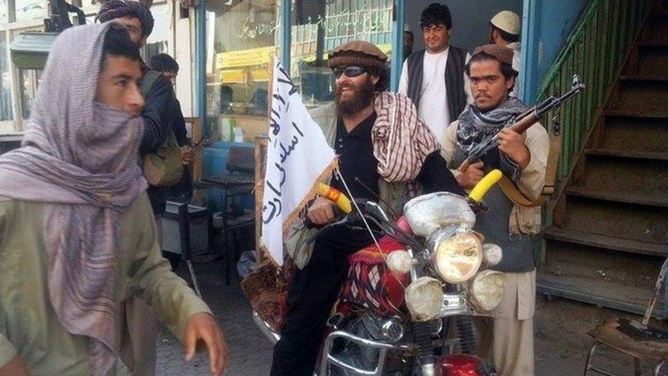 Taliban fighters in Kunduz (29 September 2015)