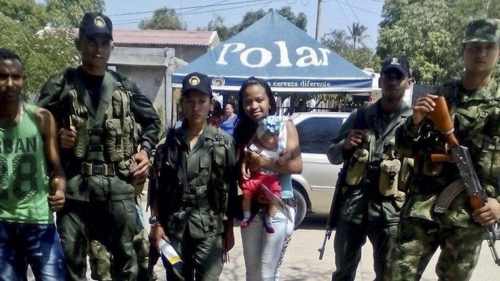 Civilians and Farc rebels at rally in La Guajira, 18 Feb 2016