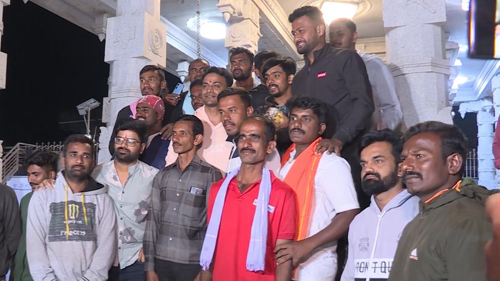 The group of men after reaching the temple