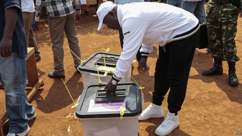 Burundi's President Pierre Nkurunziza casts his ballot at a polling station in Mwumba, Ngozi province, during the parliamentary and local elections on 29 June