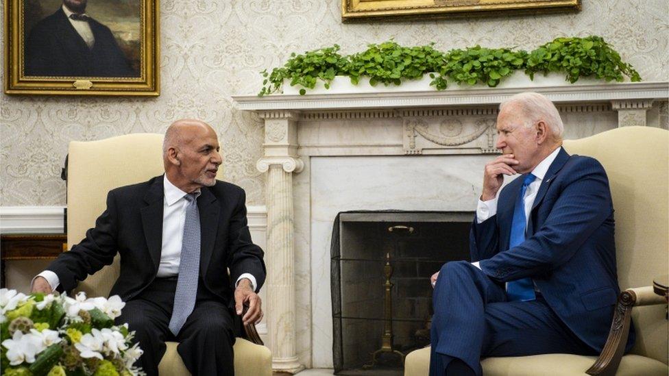 Ashraf Ghani (left) and Joe Biden (right)