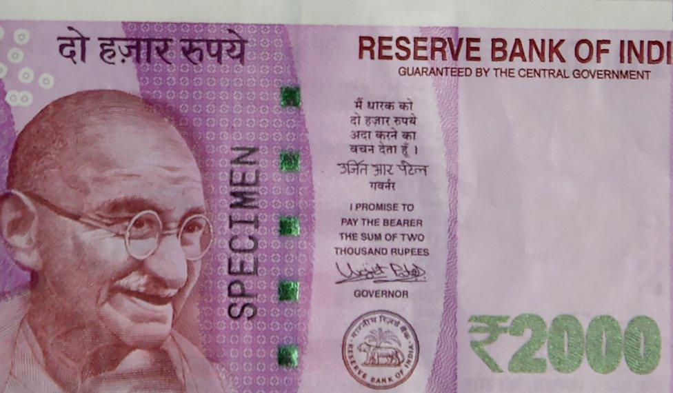 A 2000 rupee note