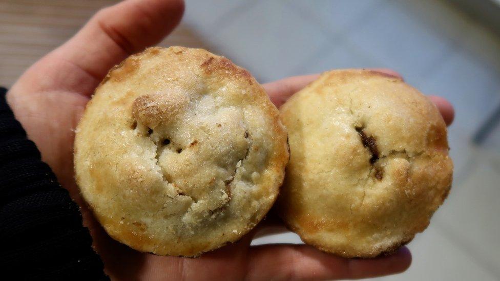 The annoyance of a long wait was alleviated by a pilot's offer of mince pies