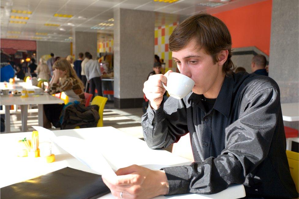 student eating breakfast