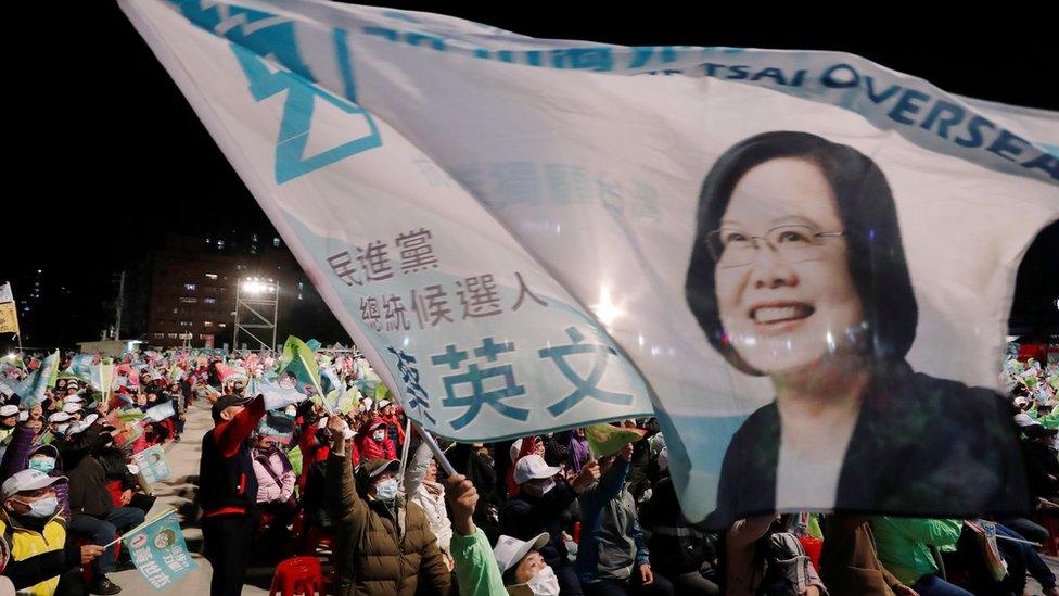 Tsai Ing-wen supporters on the campaign trail