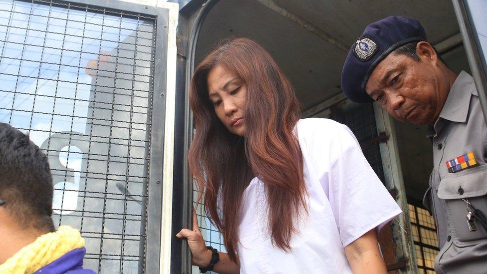 Malaysian journalist Mok Choy Lin (C) arrives for a hearing on her trial at Zabu Thiri Court in Naypyitaw, Myanmar, 27 November 2017.