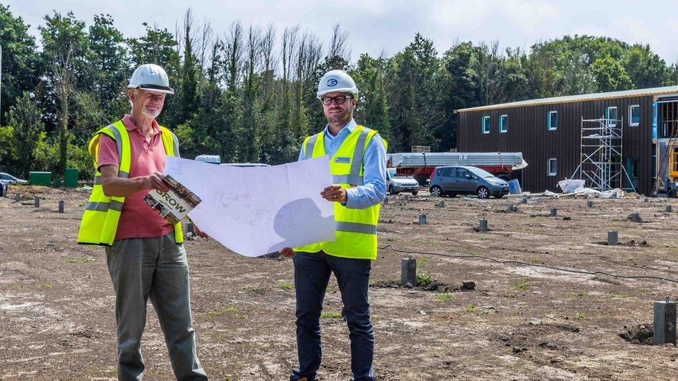 Guernsey Electrcity's Stuart Blondel and Grow Ltd's Angus Bodman