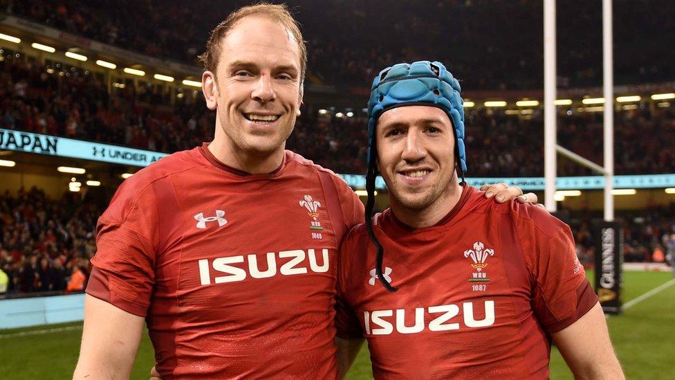 Alun Wyn Jones a Justin Tipuric