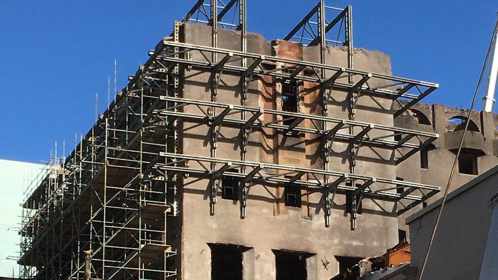 west gable of Mackintosh building showing specially-designed restraint system