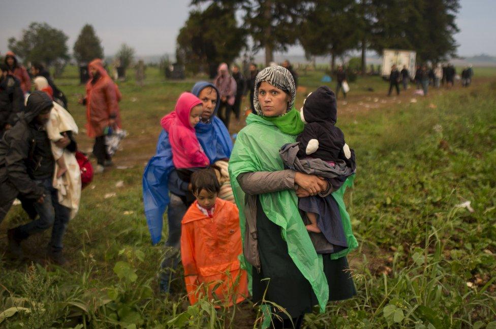 Migrants on Serbia-Croatia border near Tovarnik, 24 Sep 15