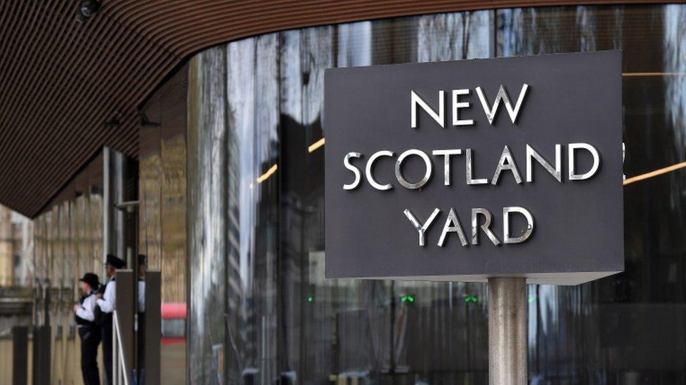 Scotland Yard sign