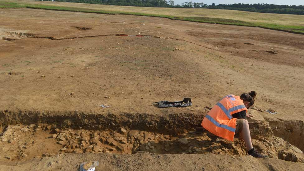 Roman road found at Prior's Priors Hall Park, Corby in Northamptonshire