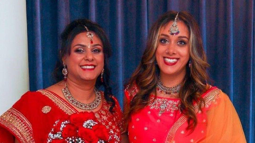 Vanisha and her mum Jyoti in sarees