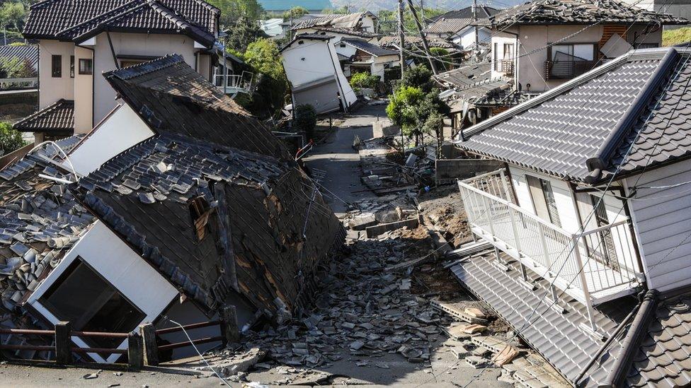 Quake damaged houses in Kumamoto, Japan (16 April 2016)