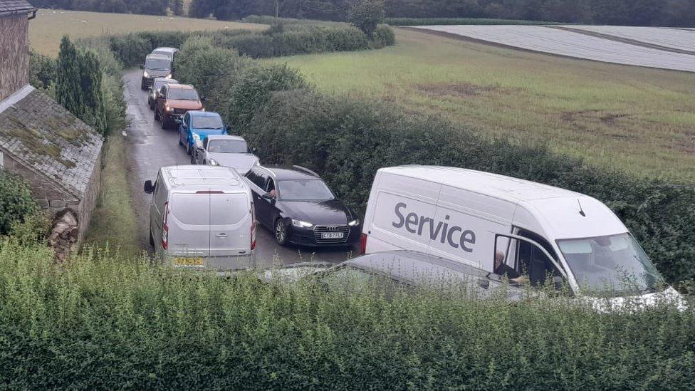 Queuing traffic