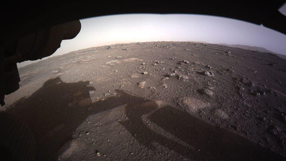 Rover lands on Mars