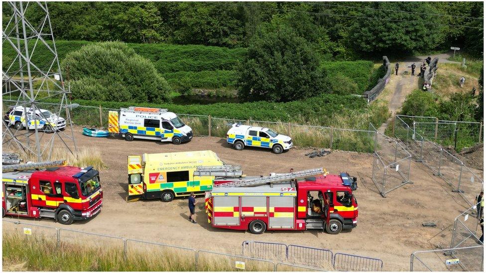 Emergency crews at Aire and Calder Navigation