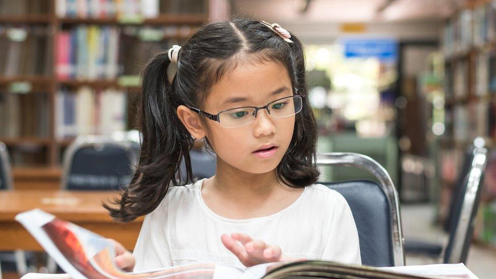 girl-reading-poetry