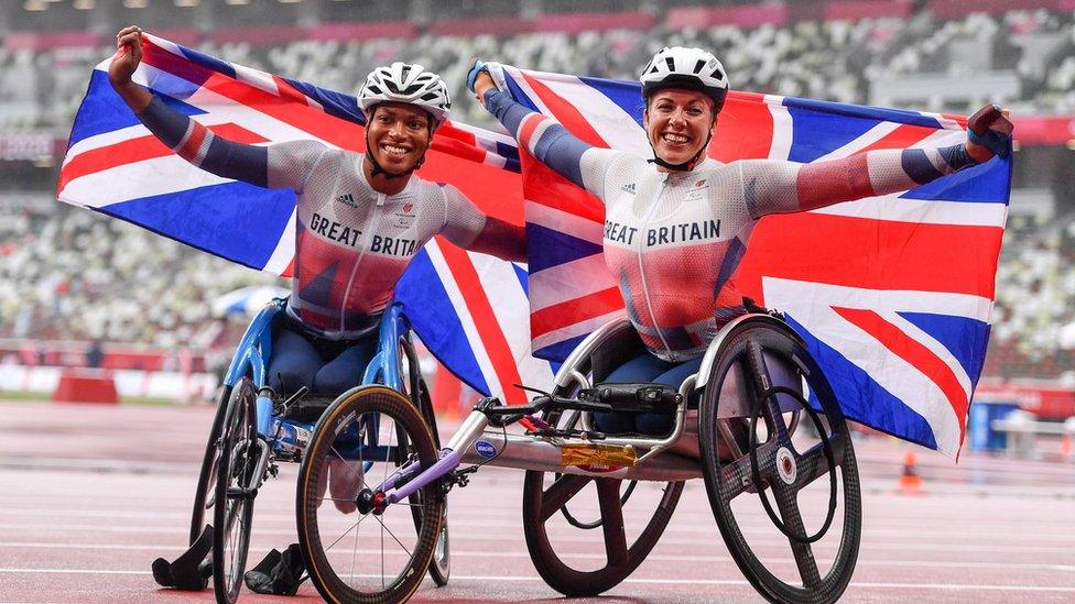 hannah-cockroft-and-kare-adenegan-celebrate-in-tokyo-stadium-with-union-jack-flags