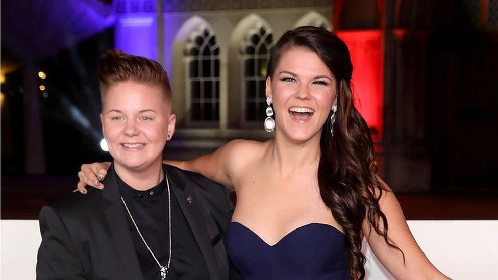 Meri Sopanen and Saara Aalto on the red carpet