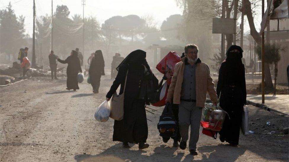 Iraqis flee fighting in Mosul (08/01/17)