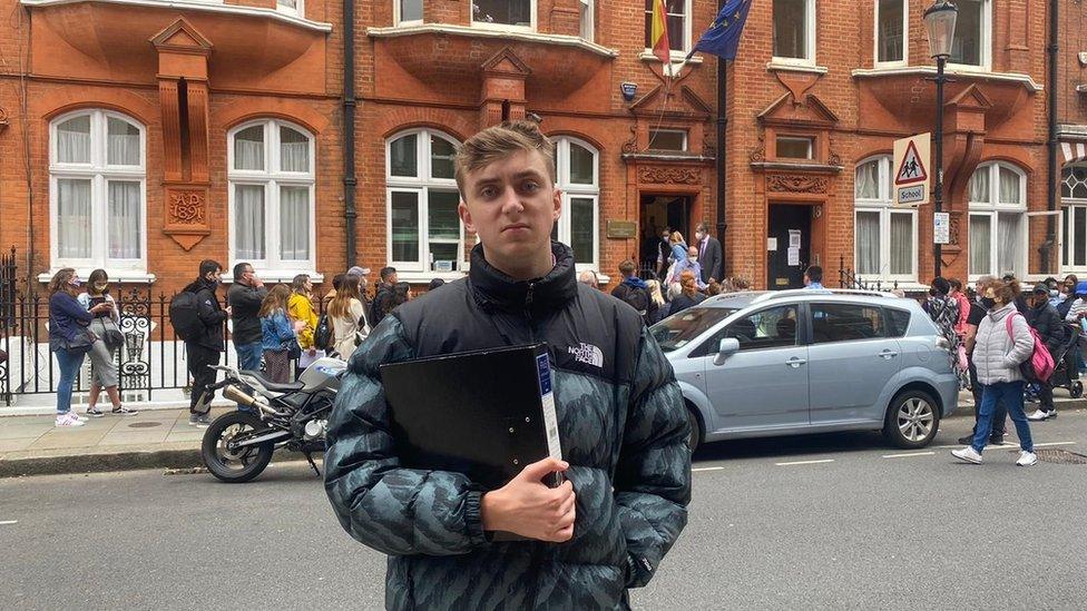 Laurie outside the Spanish Consulate