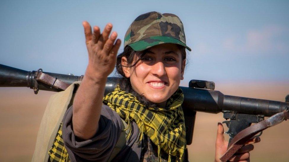 A Kurdish female fighter from the People's Protection Units (YPG) (11 November 2015)