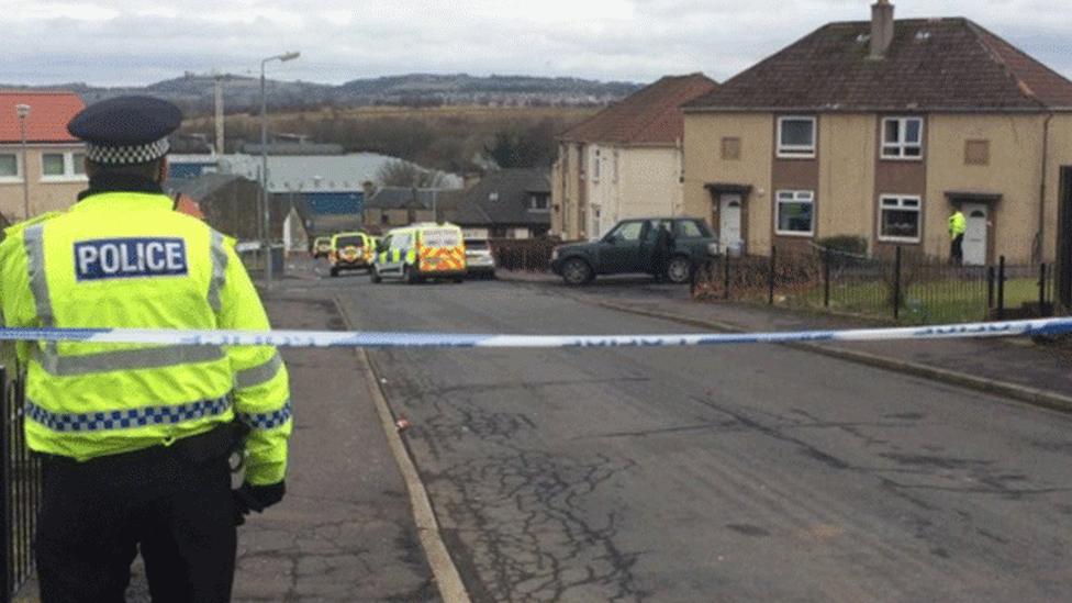 Police in cordoned off area, Kilbirnie