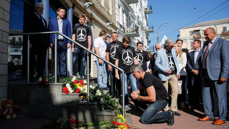 Flowers left at the Dutch embassy in Kiev on 17 July 2015