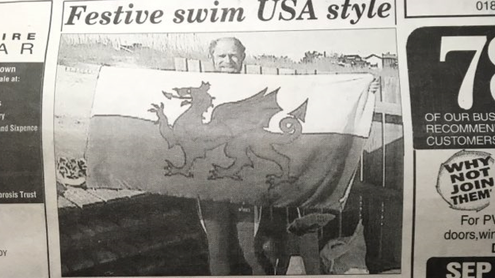 Bob blwyddyn byddai Dai yn anfon stori a lluniau o'u trochfa yn America i'r Tenby Observer, eu papur lleol nôl adref