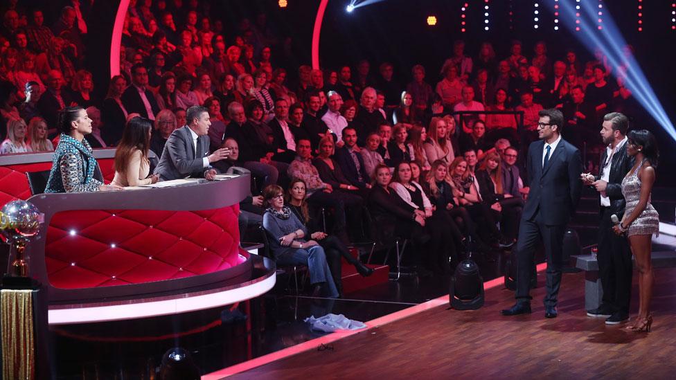 Jorge Gonzalez, Motsi Mabuse, Joachim Llambi, Daniel Hartwich, Niels Ruf and Oti Mabuse in a 2016 edition of Let's Dance